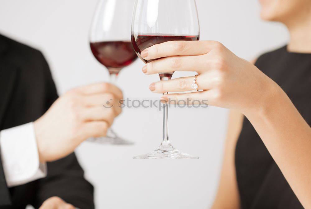 Similar – Foto Bild Schöne Frauenhände halten Gläser mit Champagner oder Rosenwein. Nahaufnahme. Frauen stoßen mit Gläsern an. Neujahrsfeier, Veranstaltung oder Party. Weichzeichner. Menschliche Hände. Vertikale Aufnahme