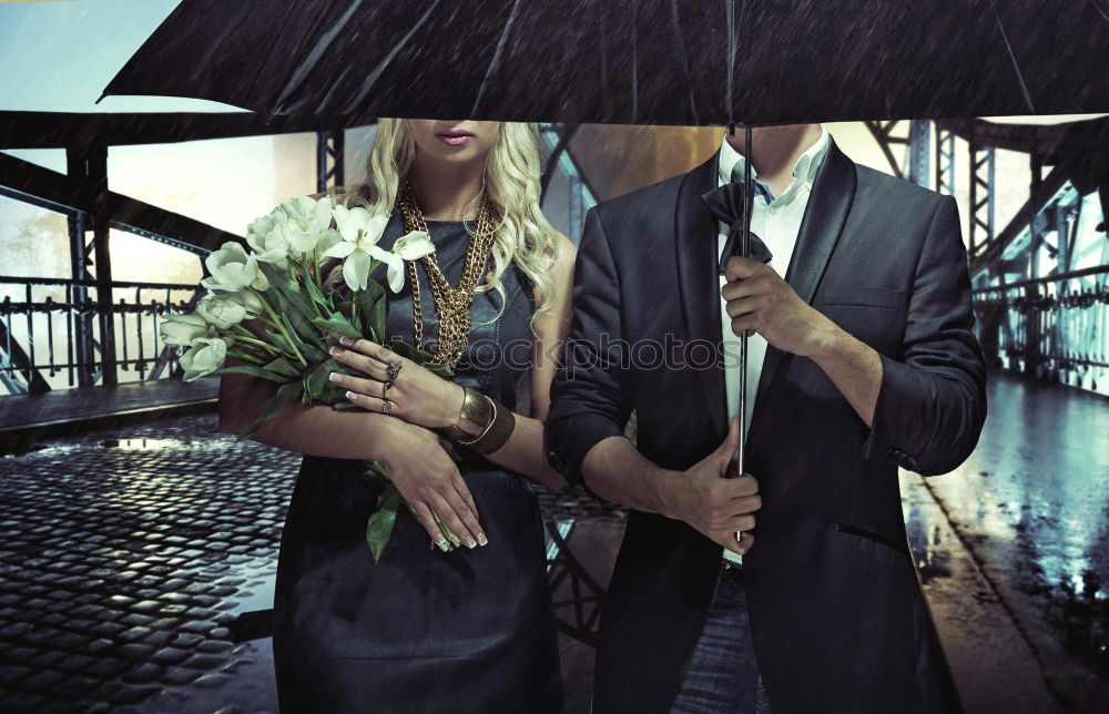 couple in the rain Elegant