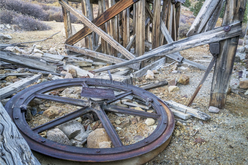 kaputte Wagenräder Holz