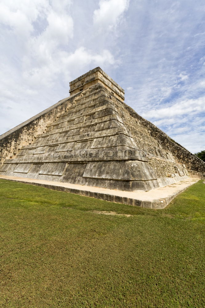 Great pyramid in Chichen Iza