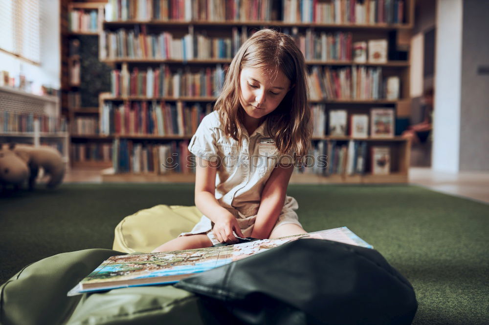 Similar – Foto Bild lustig glücklich 9 Jahre altes Kind Mädchen in der Bibliothek sitzend