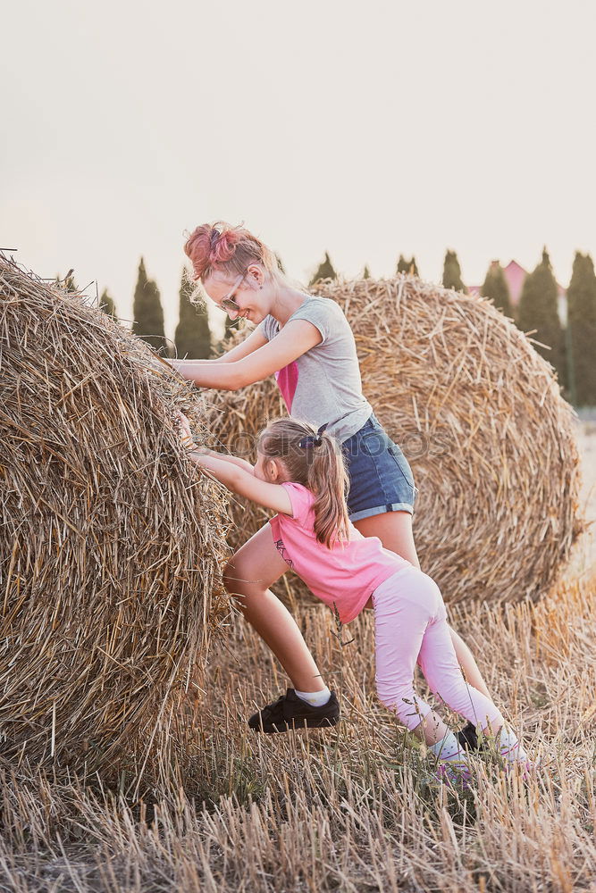 Brothers playing in the field.Children take pictures in the straw field