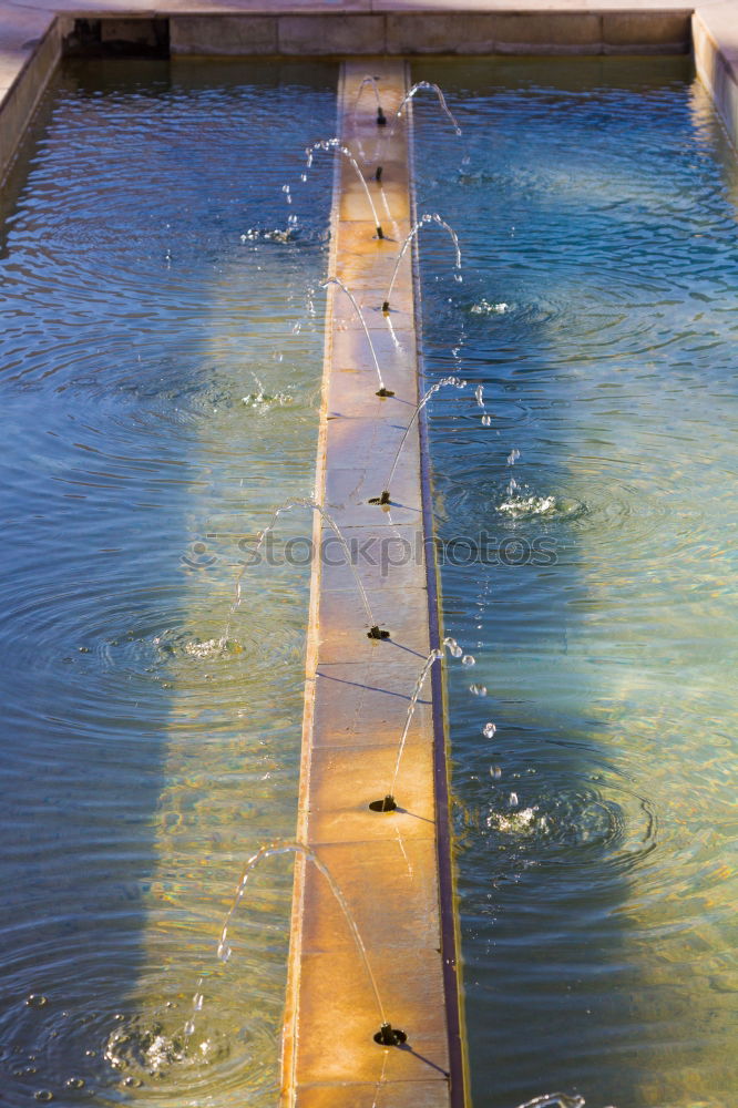 water edge Swimming pool