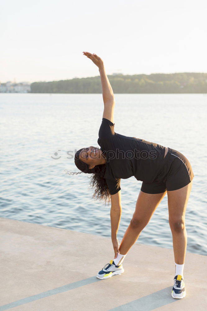 Similar – CHICA CON UNA PELOTA DE PILATES HACIENDO ESTIRAMIENTOS