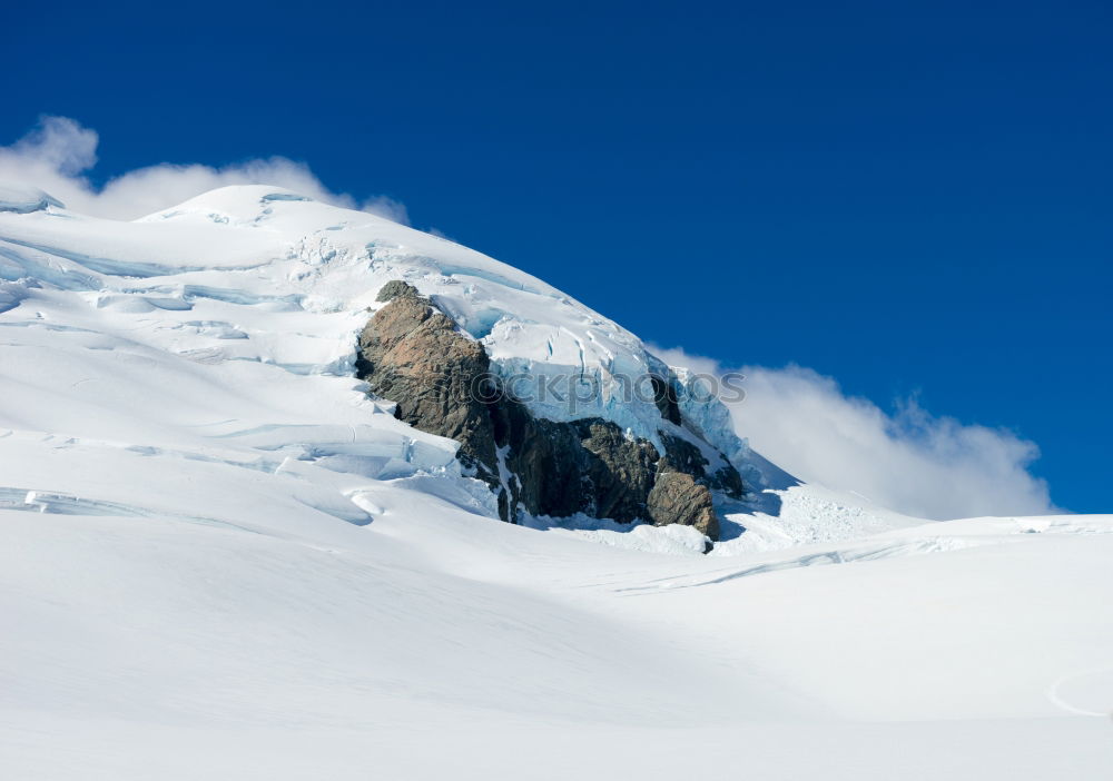 Eis- und Steinhaufen