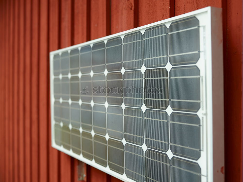 Allotment garden idyll: Solar panels on the garden house