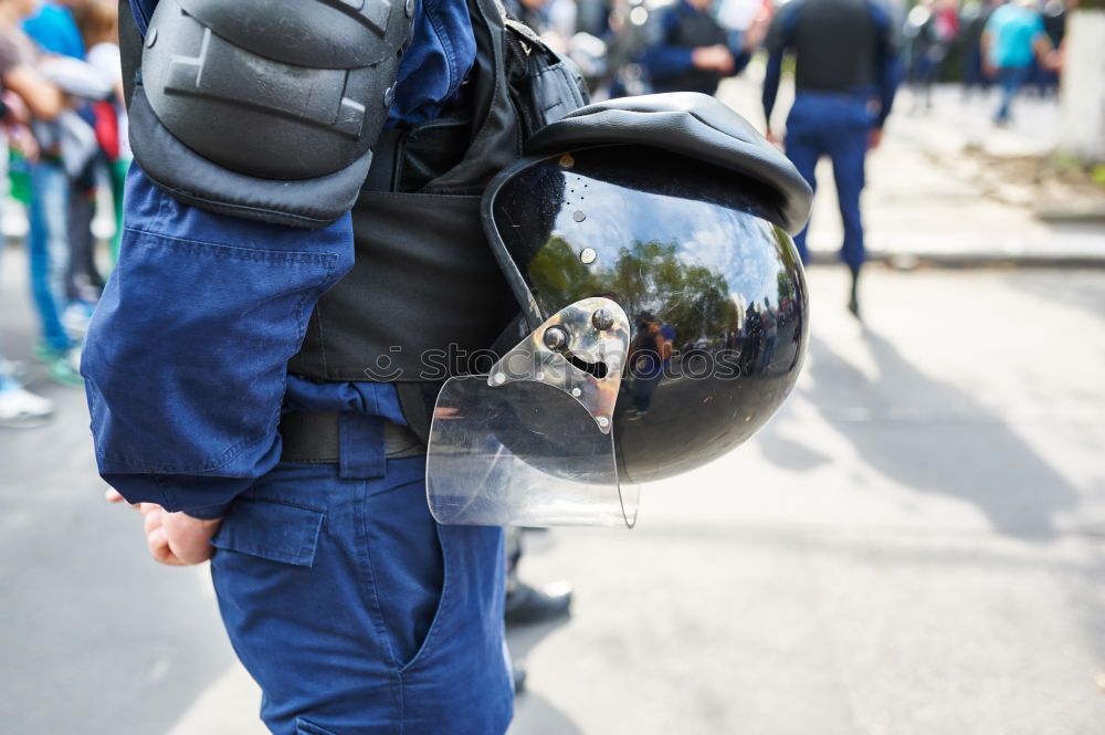 Similar – Frauen bleiben mit Rucksack mit wiederverwendbarer Wasserflasche in einer Tasche