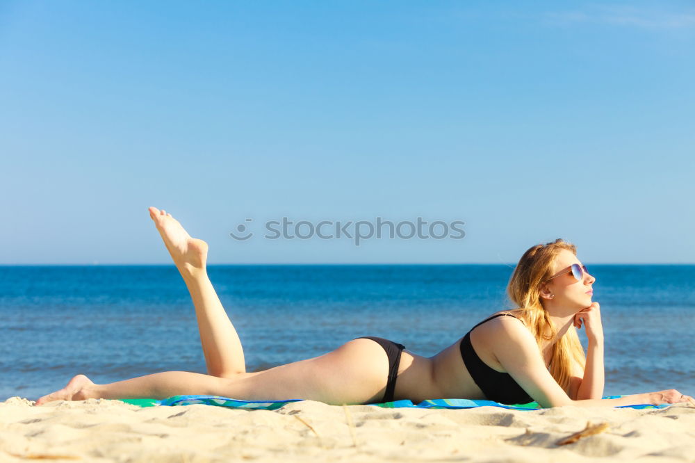 Similar – Sexy erwachsene Frau im Badeanzug beim Sonnenbaden am Strand