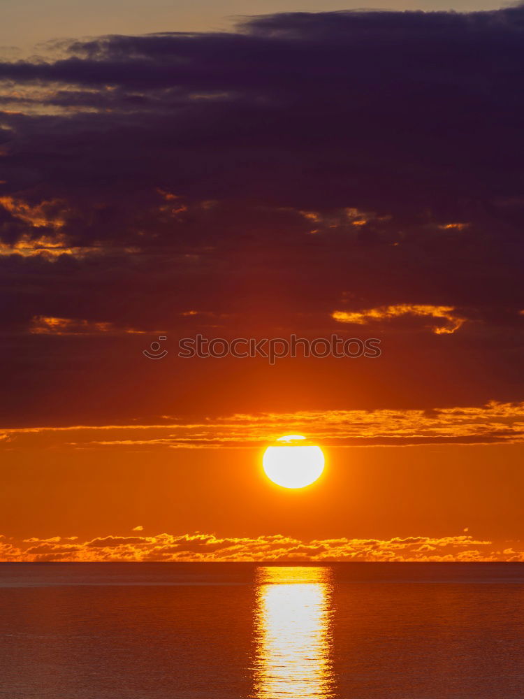 Similar – roter Stern Meer Wolken