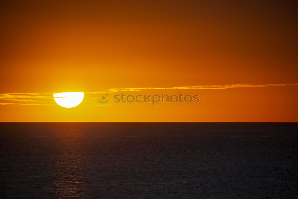 Similar – roter Stern Meer Wolken