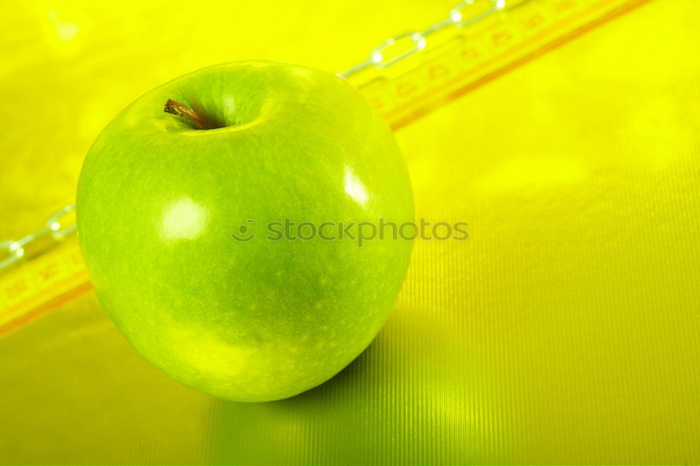 Jammy apple on green Art