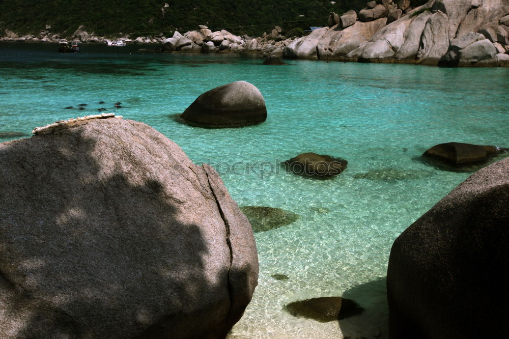 Similar – Urlaub und Erholung. Meer und Felsen. Blick vom Wasser. Idylle