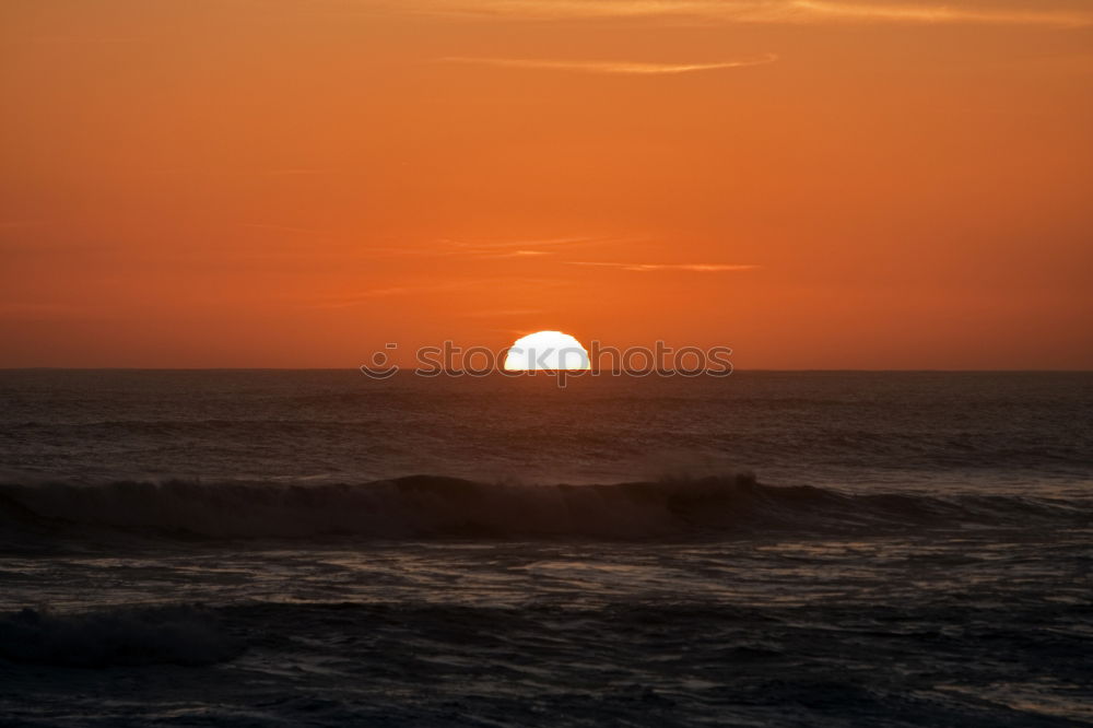 Similar – roter Stern Meer Wolken