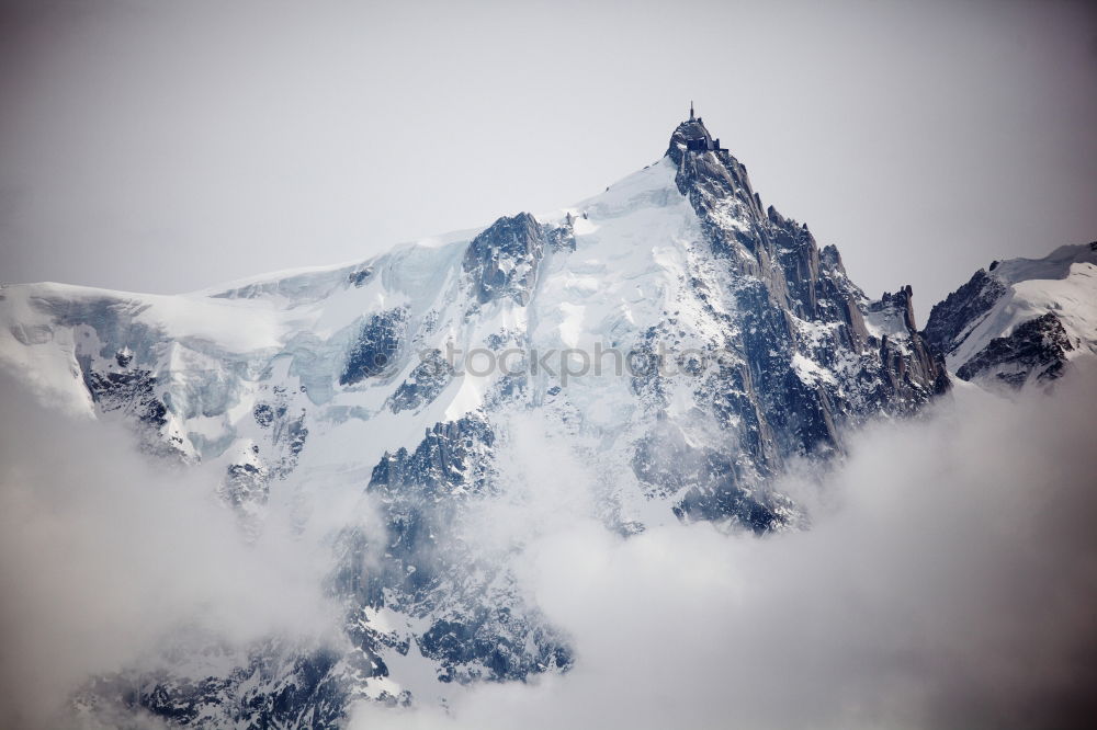 Berggipfel im winter im Toten Gebirge / österreichische Alpen