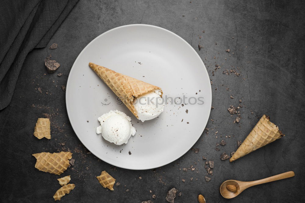 Meringue with cracks in old bowls