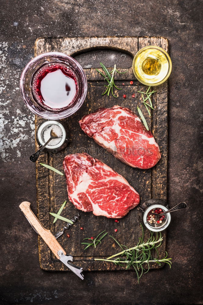 Similar – Foto Bild Schweinefilet mit Gewürzen und Lorbeerblatt in Löffel