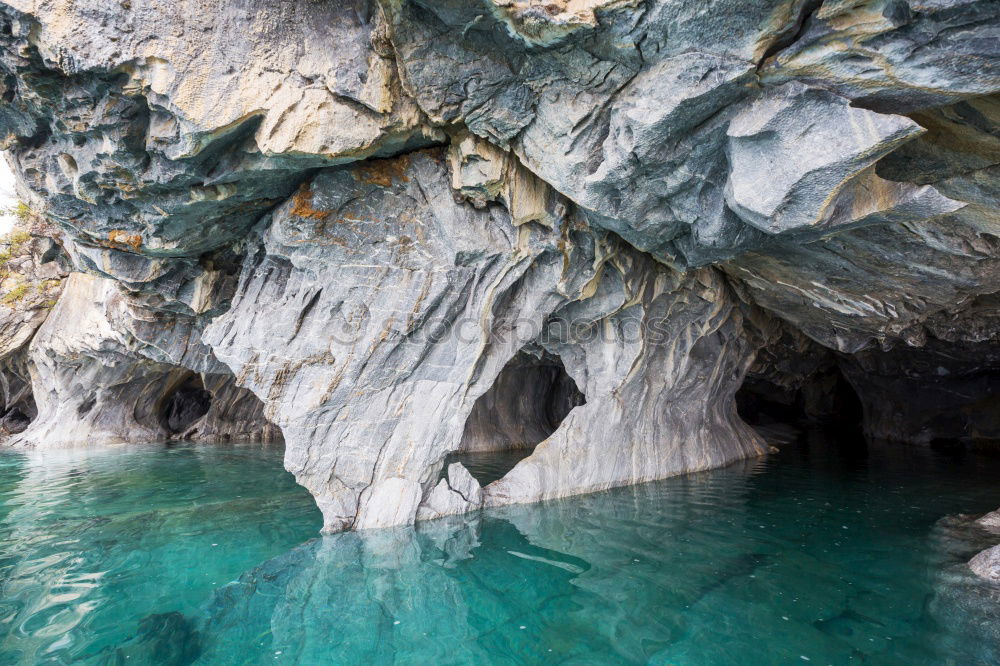 Similar – Urlaub und Erholung. Meer und Felsen. Blick vom Wasser. Idylle