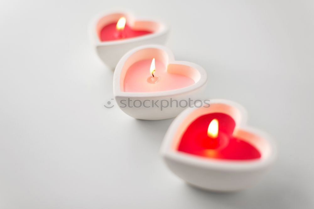 Foto Bild PINK CANDLES ON KITSCH