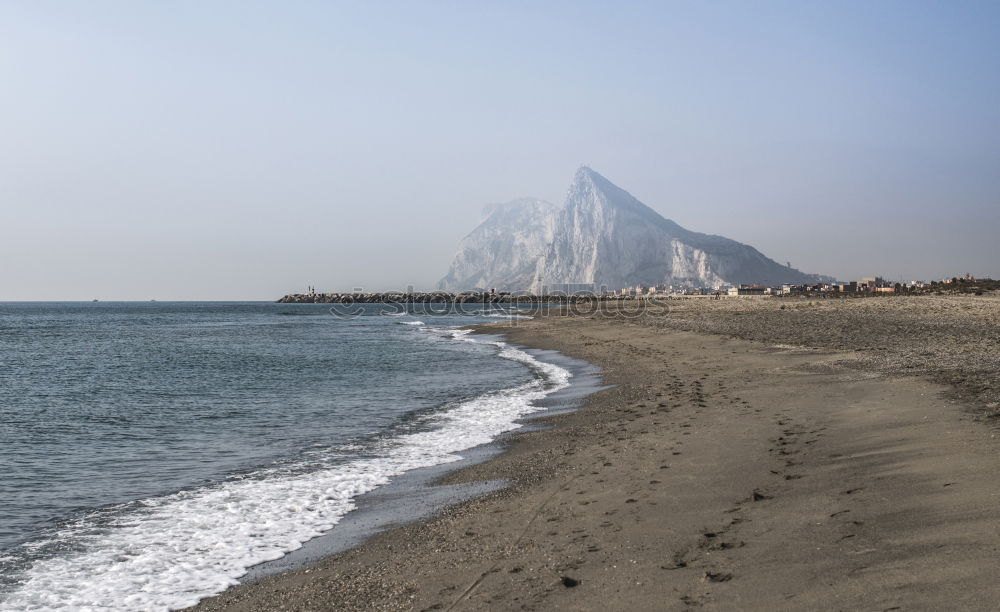 Blick auf San Vito lo Capo in Sizilien im Hintergrund der Monte Monaco mit einer Höhe von 532m.