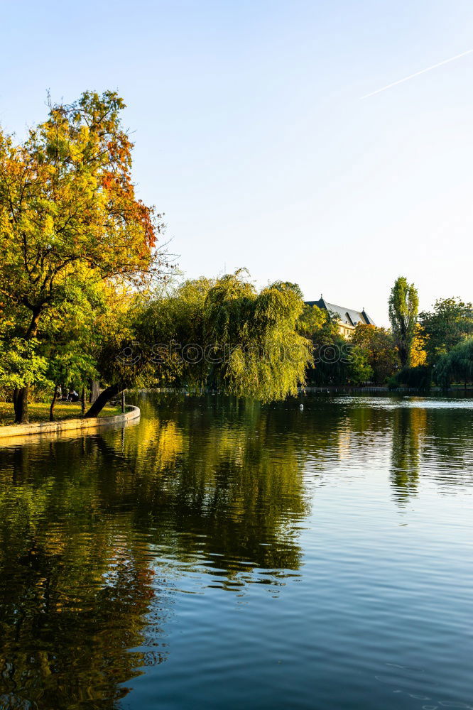 Similar – Foto Bild Ein Modellsegelboot segelt an einem Sommertag auf einem Weiher