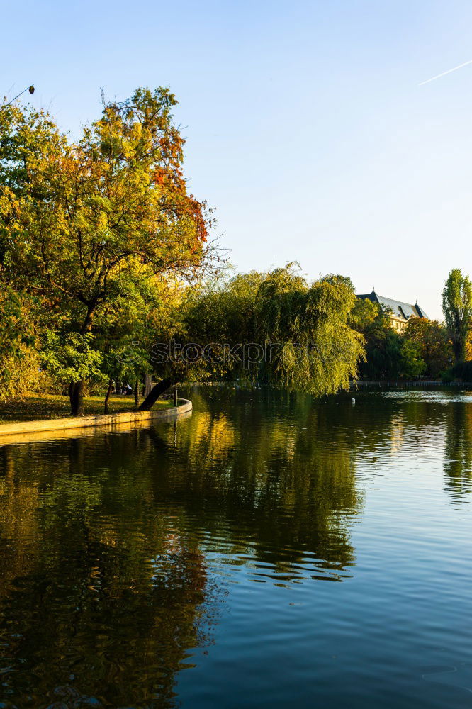 Similar – Foto Bild Ein Modellsegelboot segelt an einem Sommertag auf einem Weiher