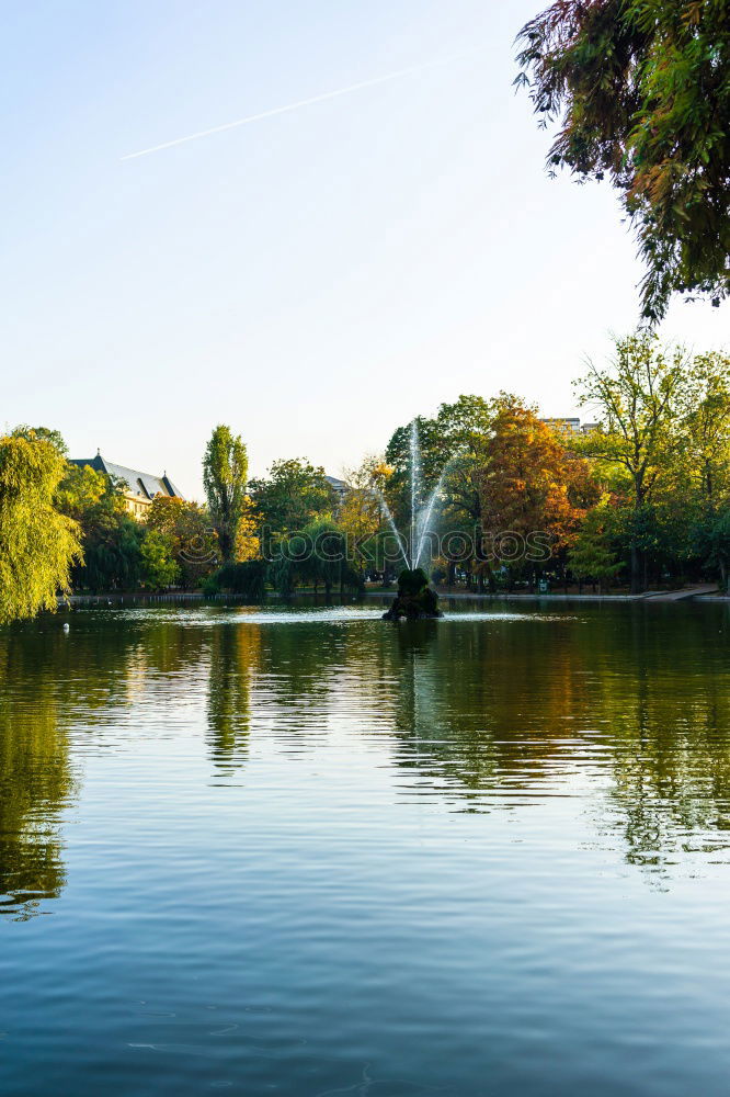 Similar – Foto Bild Ein Modellsegelboot segelt an einem Sommertag auf einem Weiher