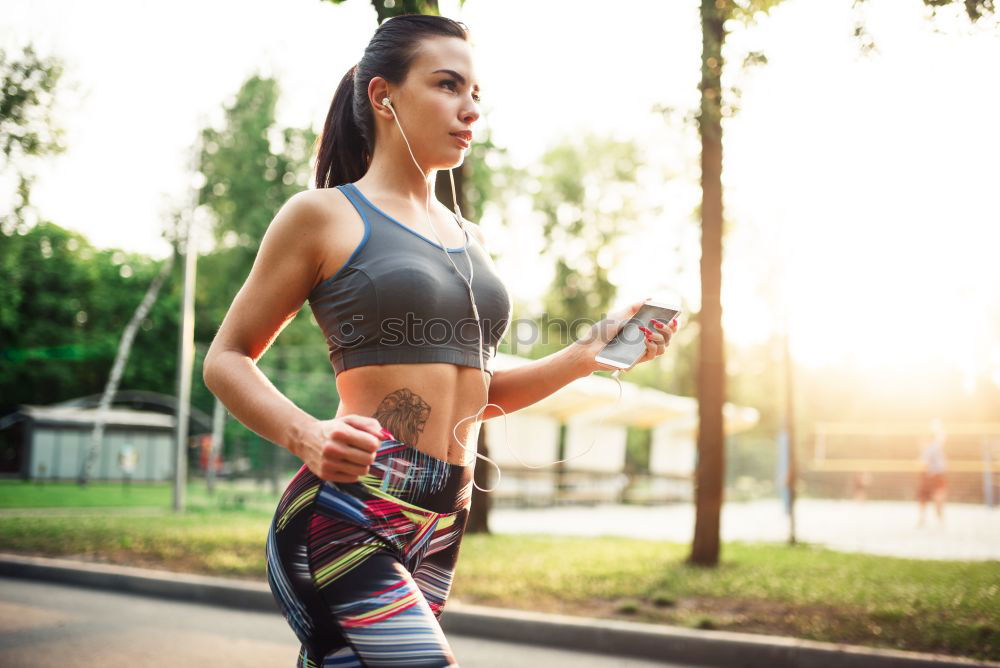 athletic woman eating an apple