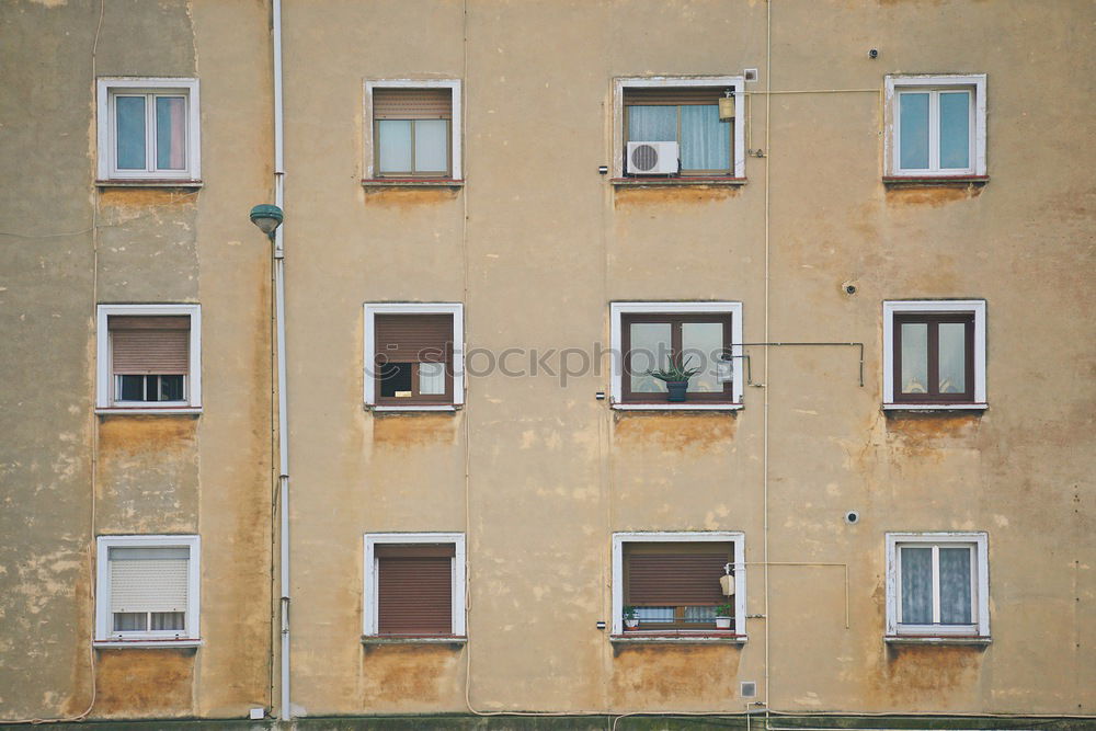 Speech bubbles Theatre on house facade