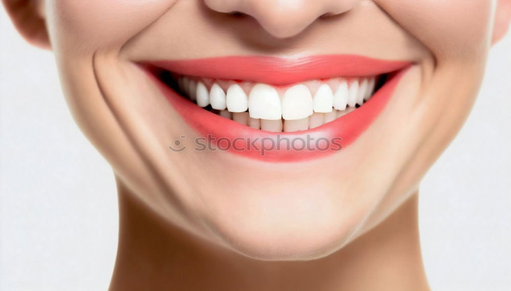 Similar – show teeth (alternatively: big mouth)