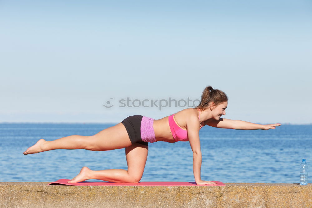 Similar – CHICA CON UNA PELOTA DE PILATES HACIENDO ESTIRAMIENTOS