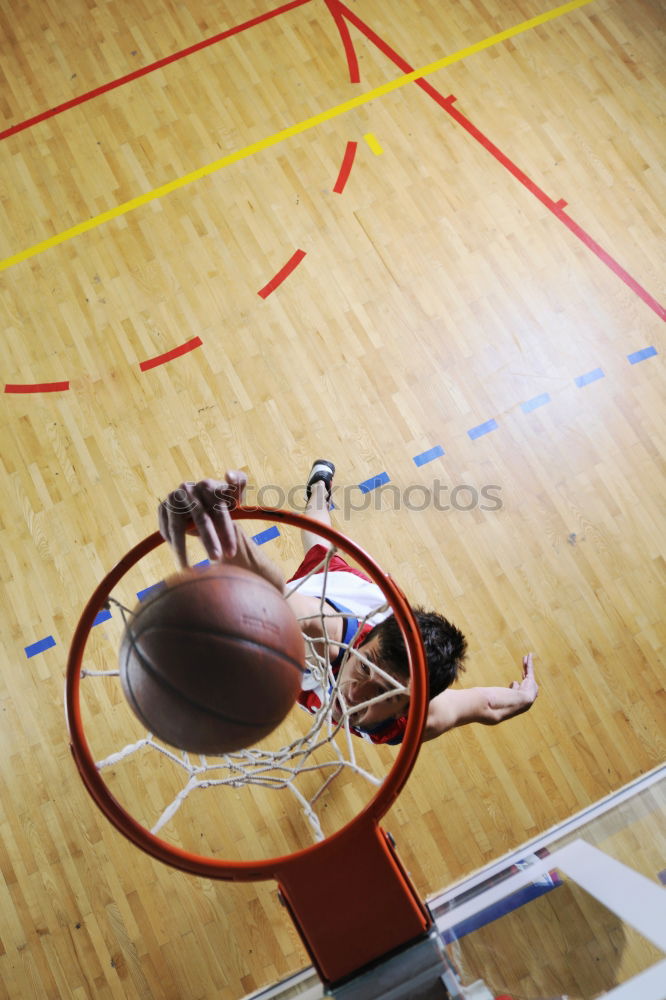 Similar – Dieses hinreißende Model weiß, wie man dunkt. Basketball ist nichts im Vergleich zu ihrem Sprung, ihrem Latexkleid und ihren herrlichen langen Beinen. So macht man das bei osteuropäischen Sportveranstaltungen. Tu es einfach!