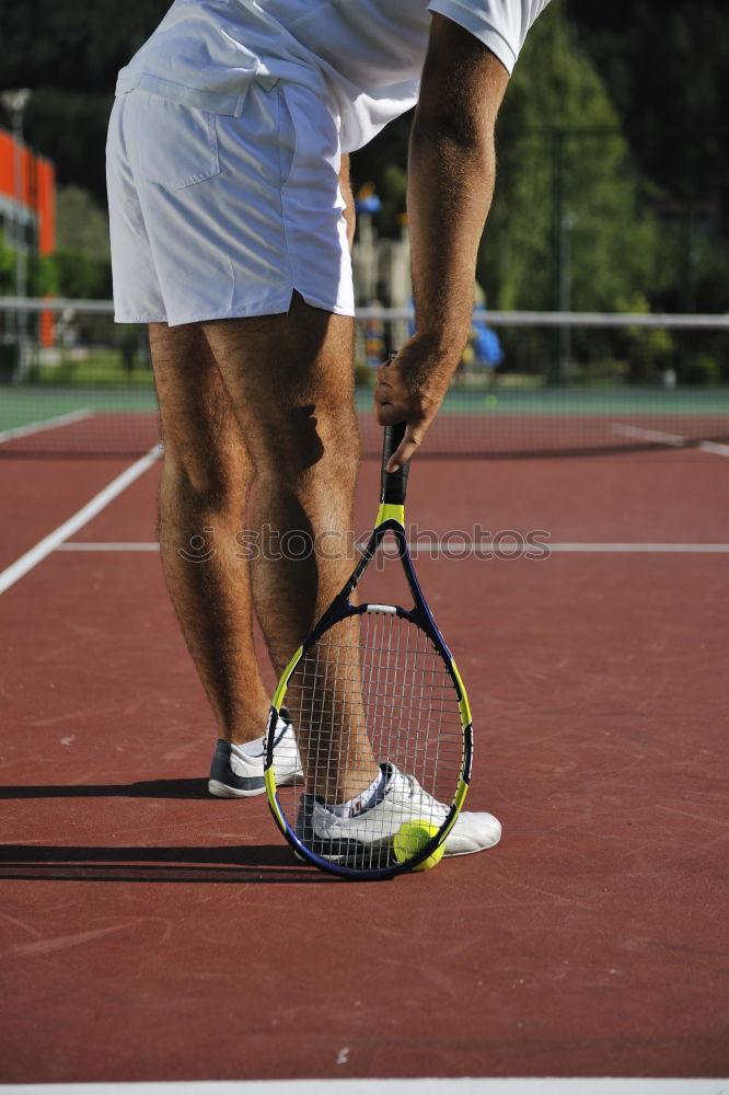 Tennisspieler vor dem ersten Aufschlag