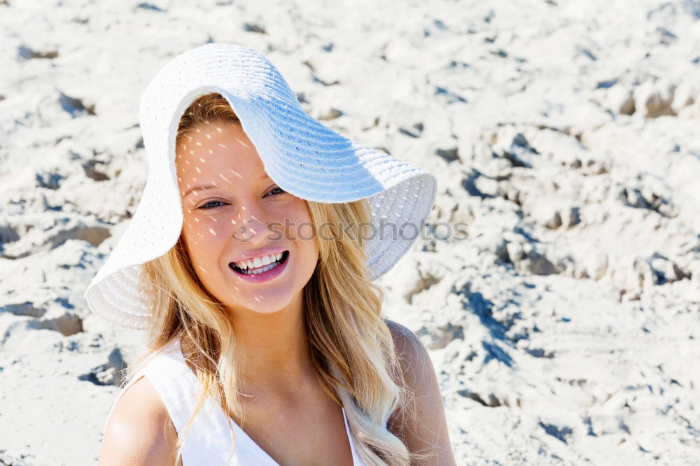 Similar – Mädchen mit Hut, das am Strand posiert.